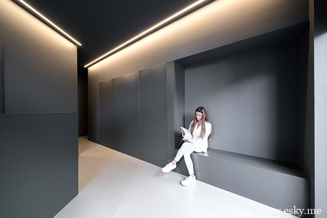 Dental Clinic by Fran Silvestre Arquitectos