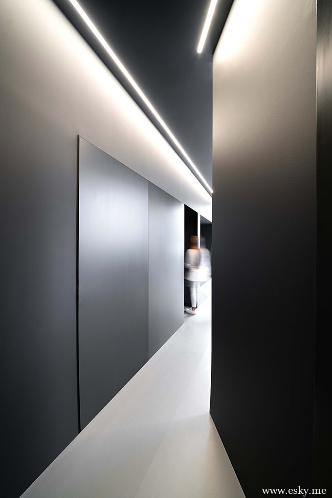 Dental Clinic by Fran Silvestre Arquitectos