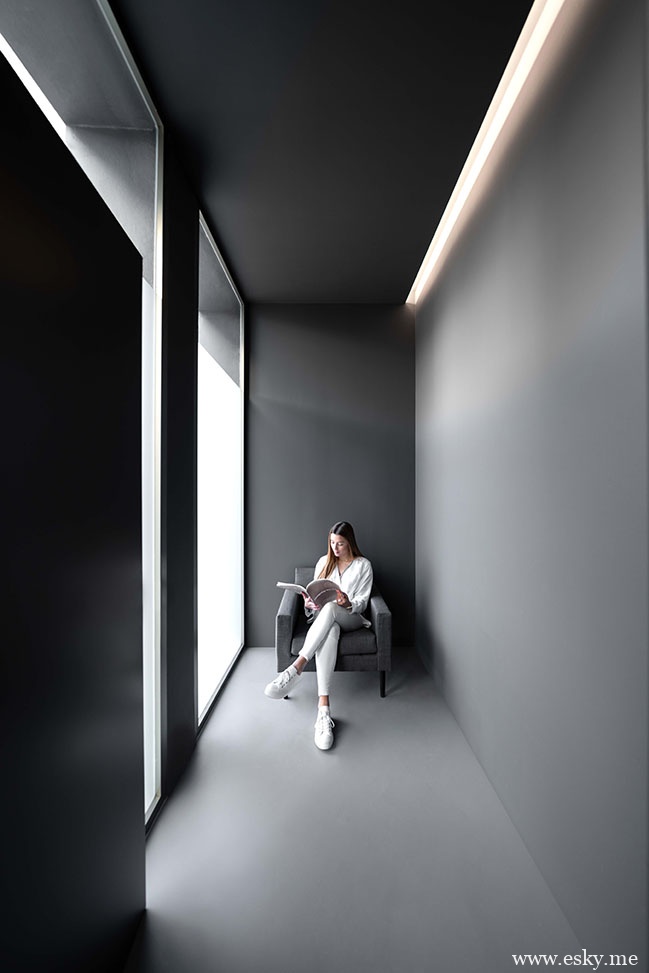 Dental Clinic by Fran Silvestre Arquitectos