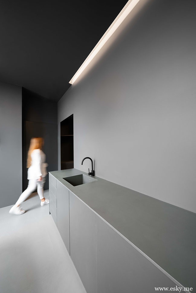 Dental Clinic by Fran Silvestre Arquitectos