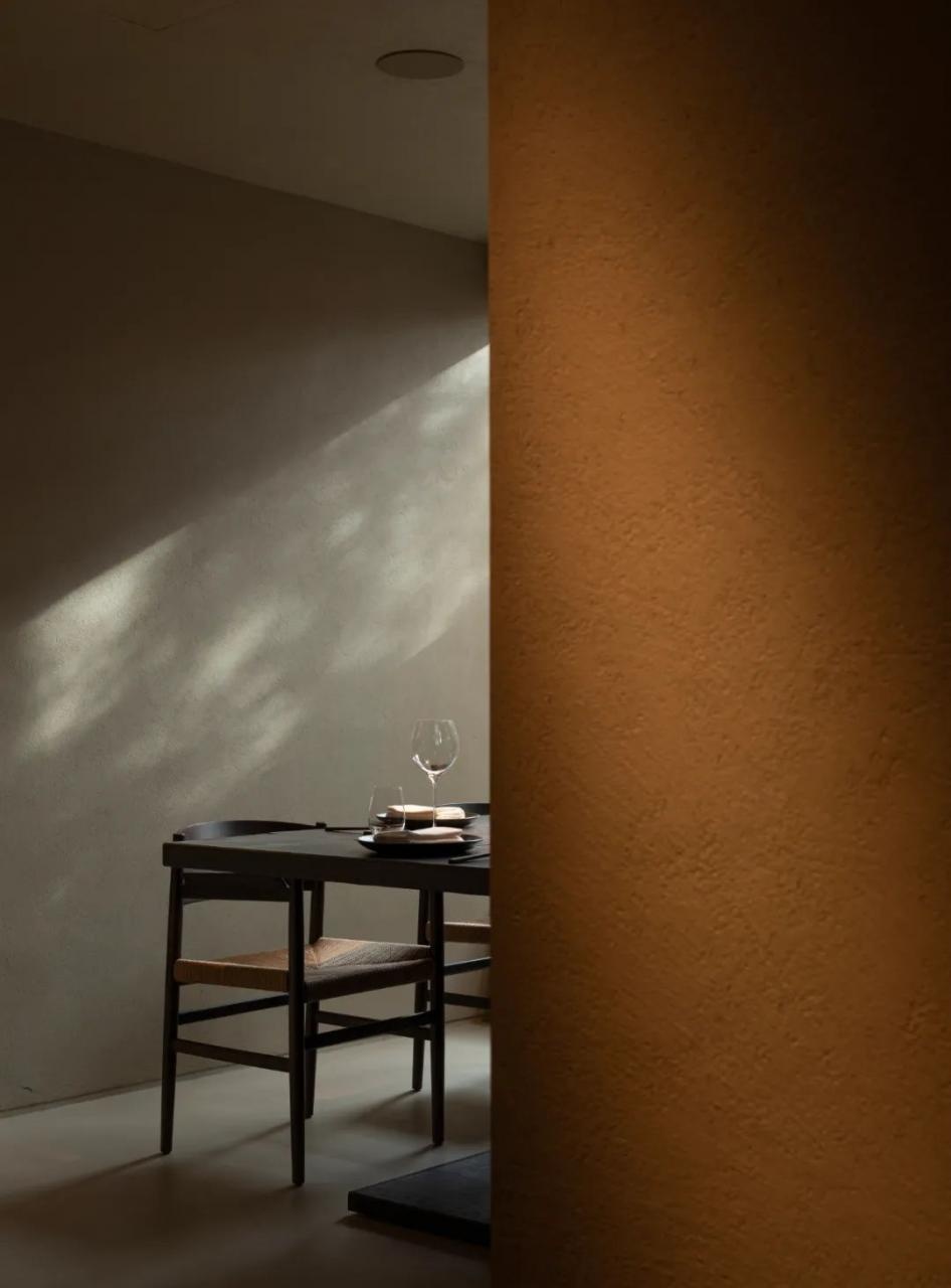 餐饮空间中“隐性之光”的探寻和价值诠释 | 现代植物料理餐厅设计案例分享-光的魔术师